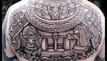 الخلفيات الملحمية: الكشف عن عظمة روايات الوشم الخلفي الملحمي