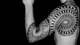 العمل الفني على الحركة: نظرة في تقنيات الوشم المعاصرة 6 الفن في الحركة: استكشاف تقنيات الوشم المعاصرة