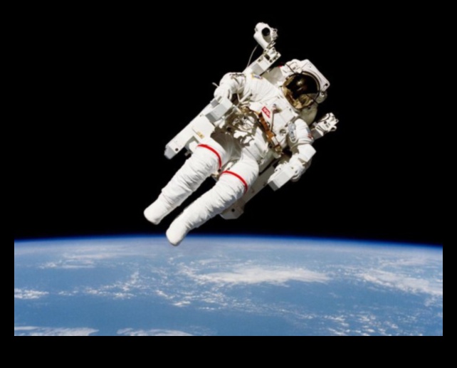 ما وراء أفق الأرض: على متن سفن الفضاء مع رواد الفضاء