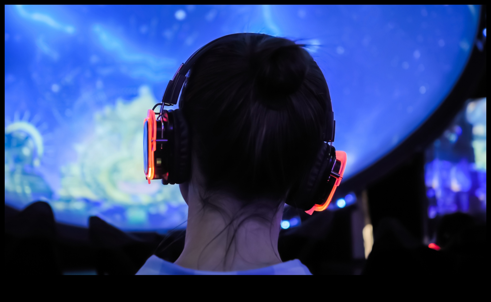 مشهد صوتي مكاني: أنظمة صوت محيطية لتجربة صوتية ثلاثية الأبعاد