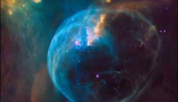 الروايات السديمية: قصص من أعماق الفضاء المتلألئة