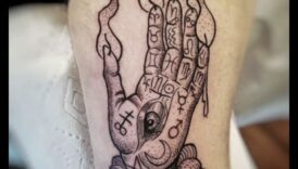 قفاز المجد: انطلق في رحلة الوشم اليدوي الفريد