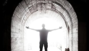 المسار الواعي: العثور على الصفاء في كل خطوة