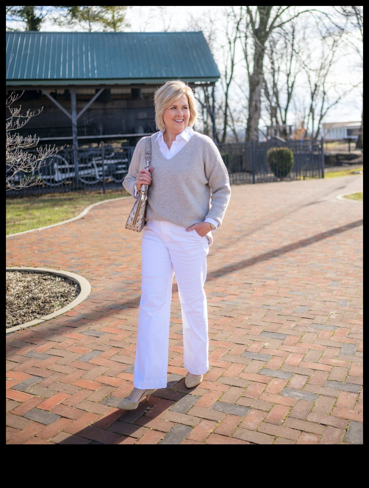 ملابس بيضاء غريبة الأطوار: أفكار لملابس منعشة ونضرة للحصول على مظهر نقي