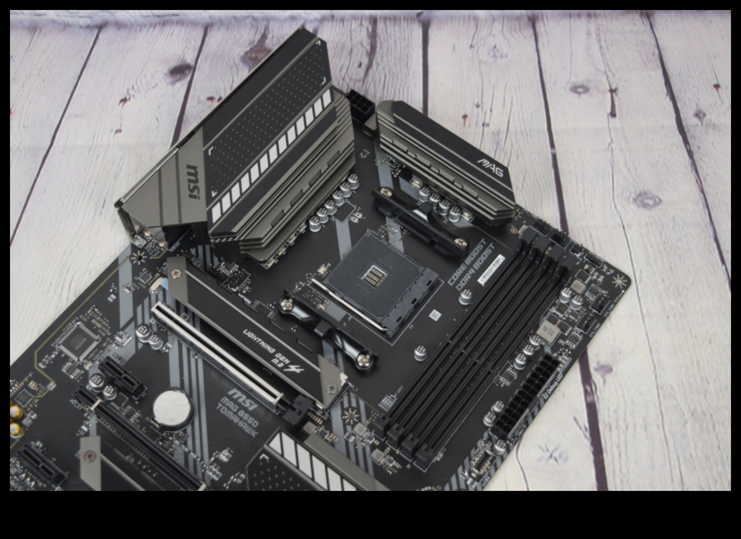 إتقان اللوحة الأم: فهم الشرائح وخيارات الاتصال