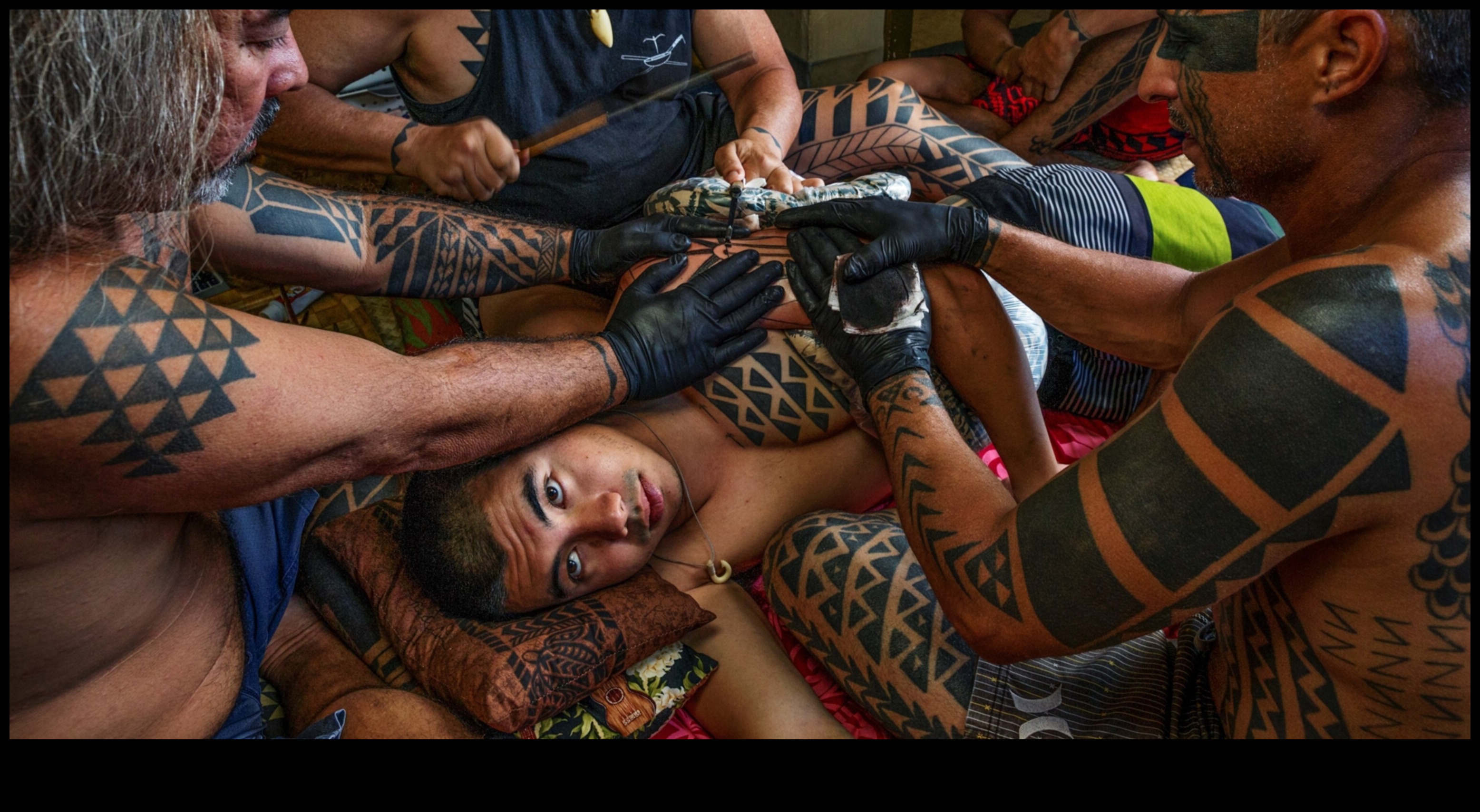 العلامات المقدسة: فن الجسد الرمزي البصري 1 العلامات المقدسة: سجلات وضعت مع فن الجسم الرمزي